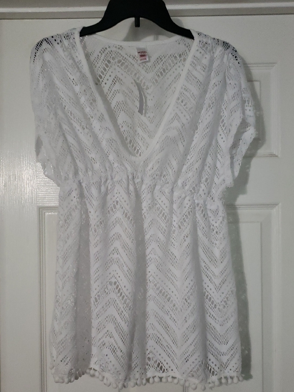 NWT-BONGO White Crochet V-Neck Tunic with Pom Trim Cover-up